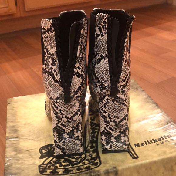 Cute snake skin booties - Picture 2 of 5